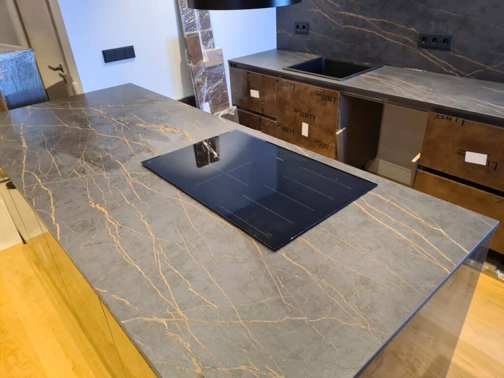 Laurent Dekton salas virsma