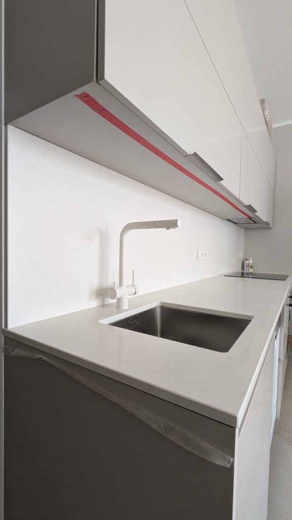 akmens virtuves virsmas