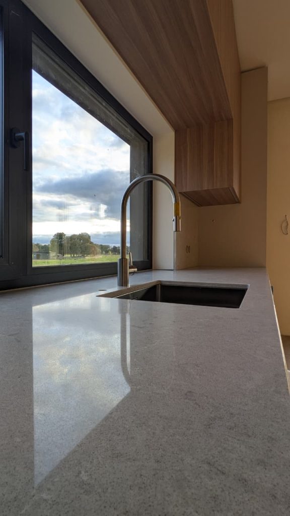 mākslīgā akmens virtuves virsma