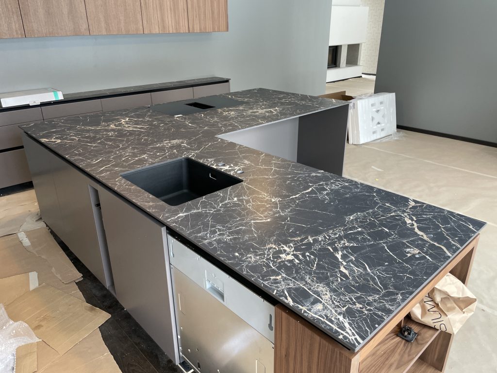 keramgranīts virtuvei